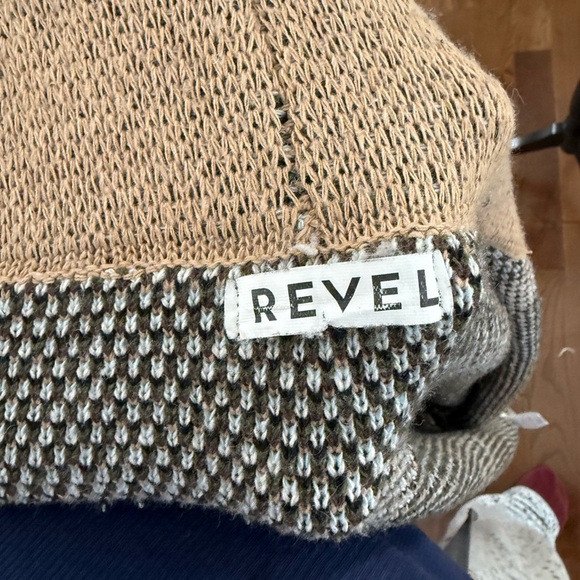 Women's Geometric Knit Cardigan - Green and Tan - Picture 3 of 7